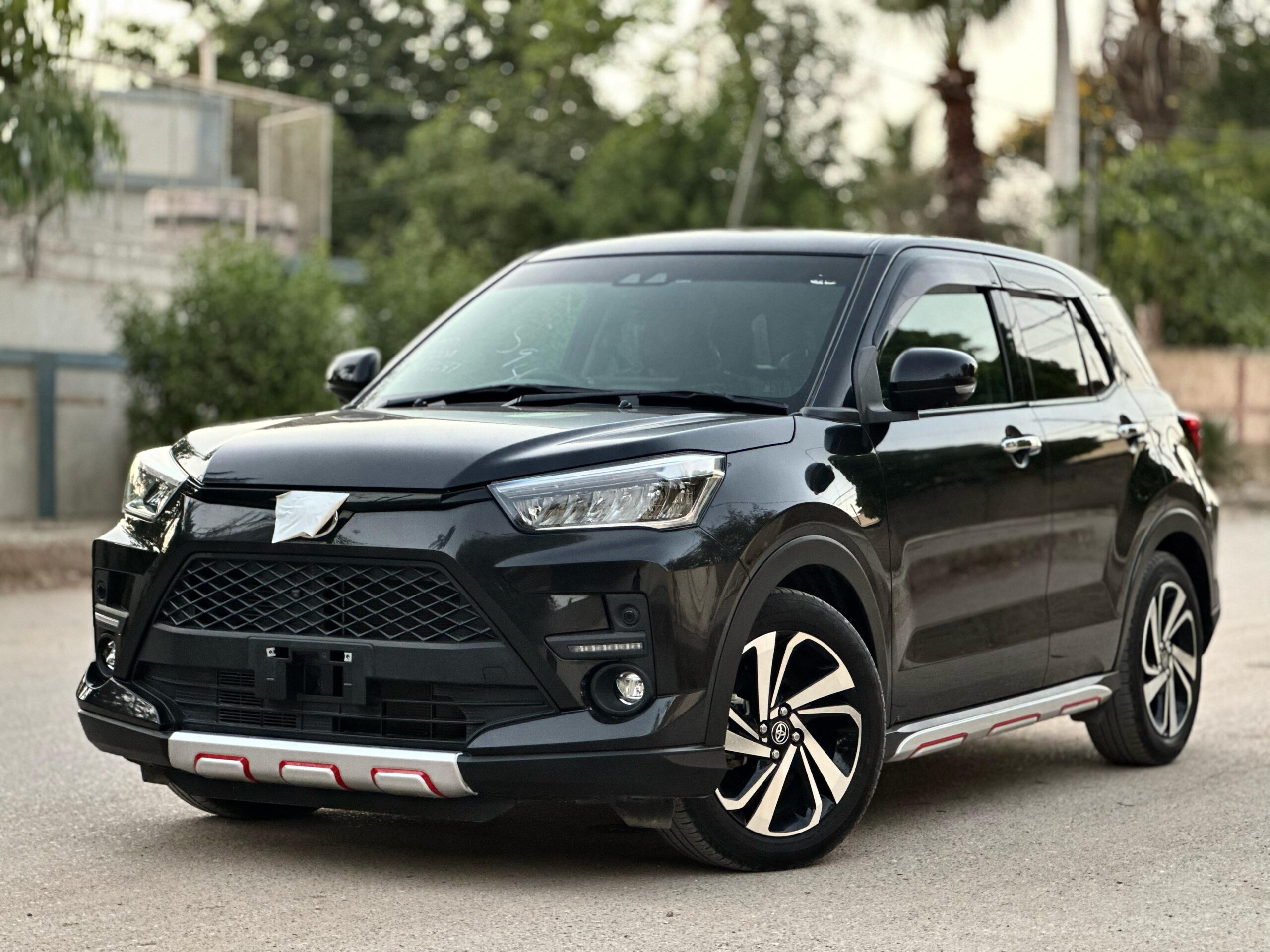 
								Toyota Raize full									